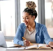 mujer laptop